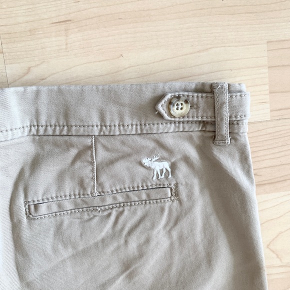 Abercrombie & Fitch Low Rise Creamy Color Shorts - Picture 8 of 10